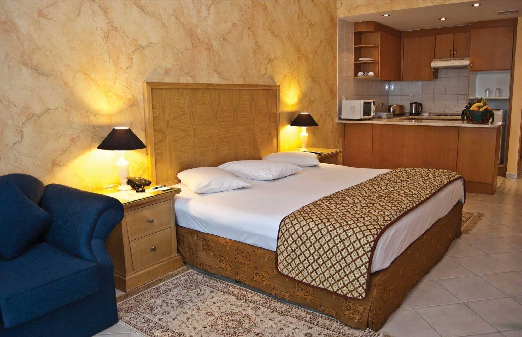 Ramee Hotel Apartments Dubai Room photo